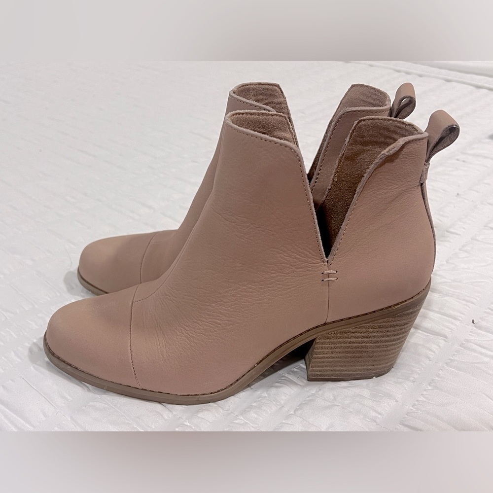 Toms ankle boots. Size 9 1/2 worn twice